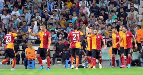 �K���^�T���C�̓A�g���`�R�Ƀz�[���Ŋ��s